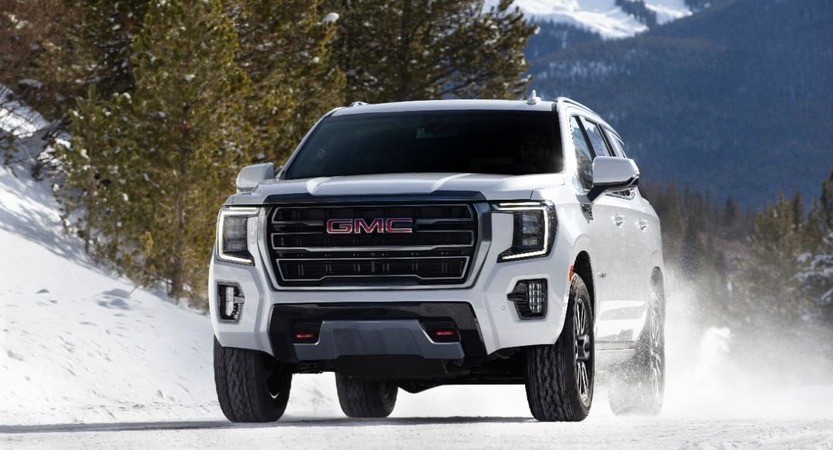 You are currently viewing 2022 GMC Yukon AT4. Un SUV para familias numerosas y algo pudientes.