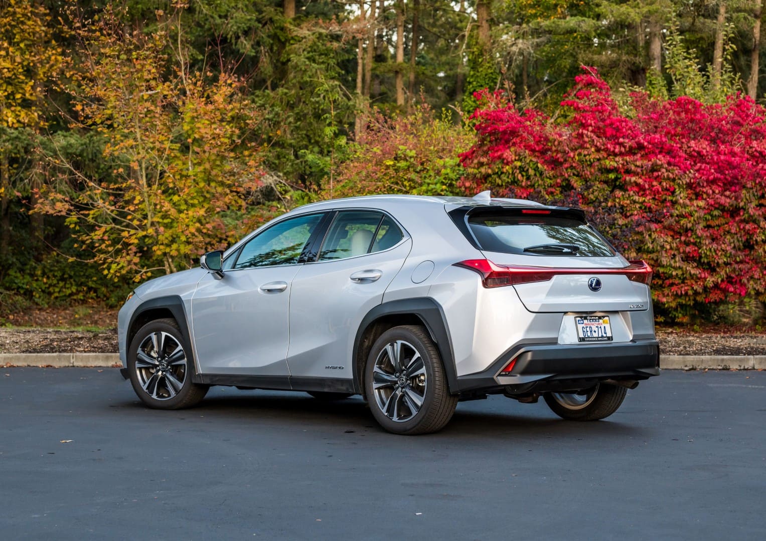 2022-LexusUXh_SilverLiningMetallic_019