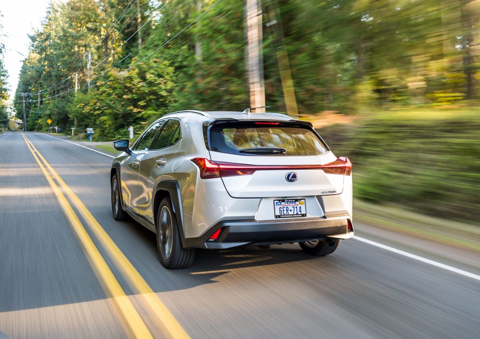 2022-LexusUXh_SilverLiningMetallic_021