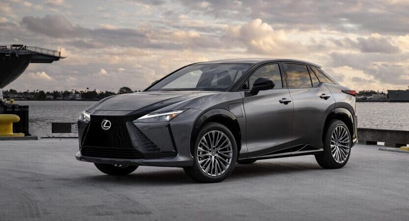 You are currently viewing Lexus RZ 450e. Traer cuchillos a una pelea con sables.