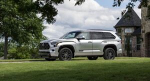 Read more about the article Toyota se tira a la yugular de Chevrolet con la nueva Sequoia Capstone.