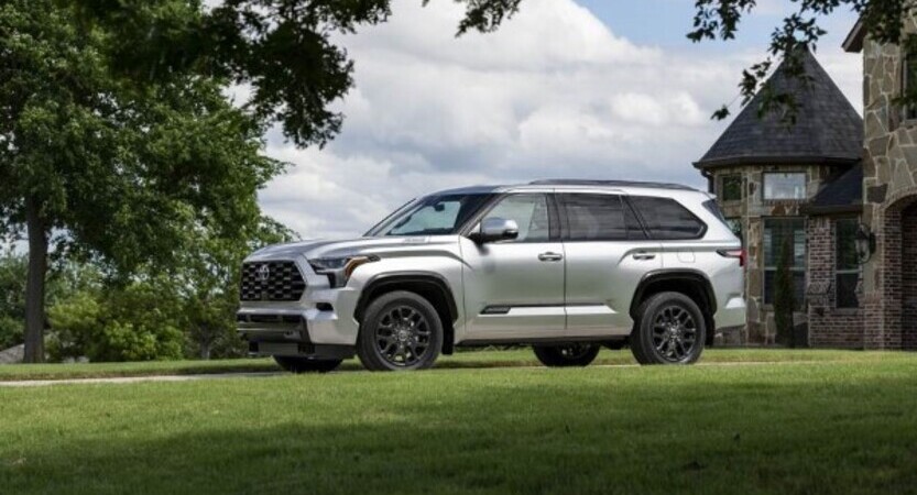 You are currently viewing Toyota se tira a la yugular de Chevrolet con la nueva Sequoia Capstone.