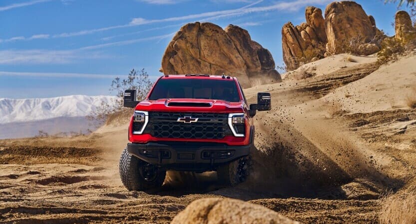 You are currently viewing Con la ZR2, Chevrolet Silverado se une a la caravana de los indetenibles, por si el Apocalipsis llega.