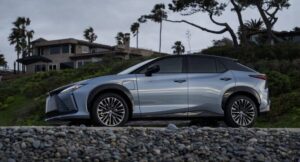 Read more about the article 2025 Lexus RZ. No van lejos los de adelante si los chinos vienen detrás