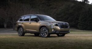 Read more about the article Subaru finalmente entra en el segmento de SUV híbridos con el 2025 Forester.