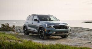 Read more about the article EL KIA SELTOS SX DEL 2024 FUE NOMBRADO EL GANADOR EN EL DESAFÍO DE LOS SUV ASEQUIBLES DEL 2023 DE CARS.COM