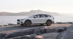 Read more about the article Volvo V90 Cross Country; cuando la elegancia y la practicidad viajan juntas.