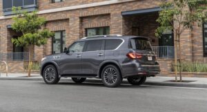 Read more about the article 2023 Infiniti QX80. Otro de la vieja escuela para familias numerosas. 